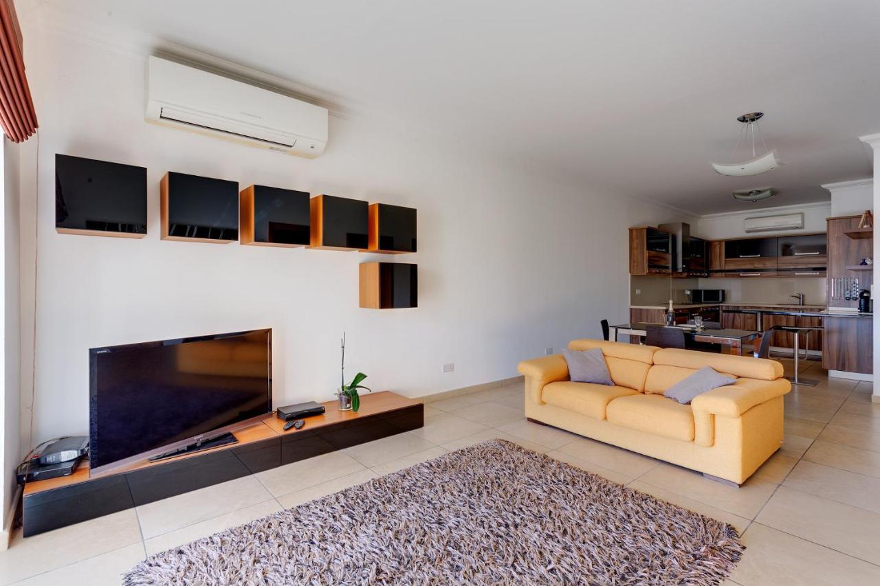 Apartment With Pool 슬리에마 외부 사진